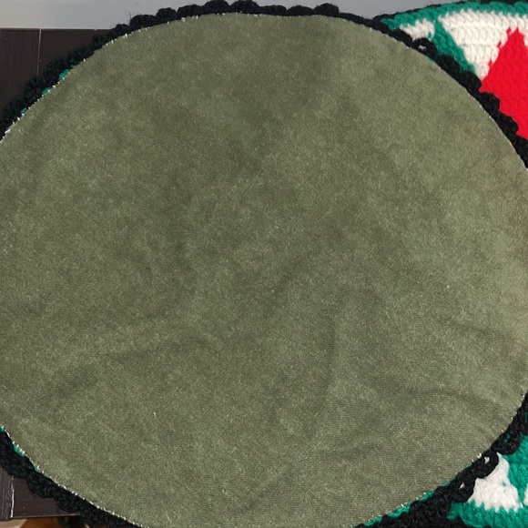 Large Round Hand Crocheted Placemats Holiday Poinsettia Lot of 6 - Picture 3 of 6